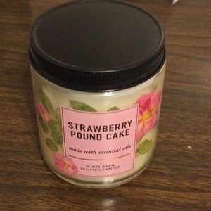 Bath & Body works white barn scented single wick candle.
